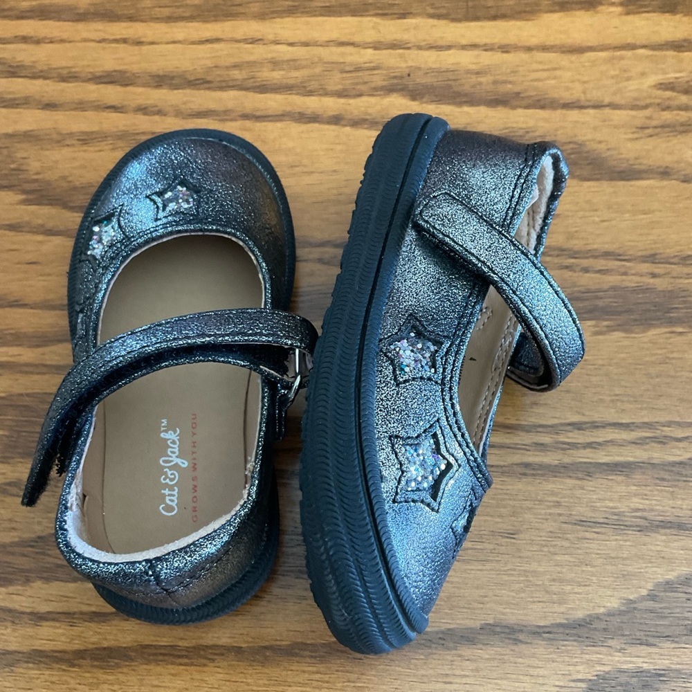 NWOT Cat & Jack Little Girl’s Sparkly Shoes, Sz 4